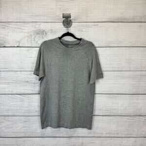 Fabletics Men's Gray Basic Short Sleeve Activewear Tee Size Medium